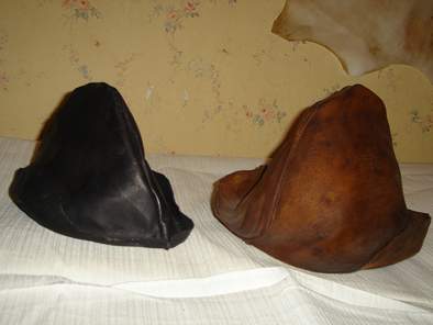 chapeaux renaissance en cuir